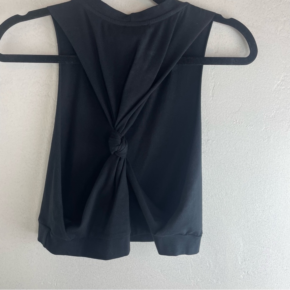 William B Black Tie Back Crop